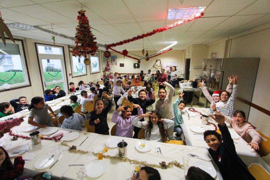 Retour En Images Sur Un Repas De No L Magique Dans Nos Coles Ville