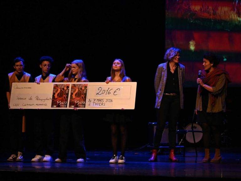 image-1226871582895502